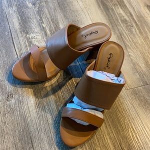 Cute sandal-heels
